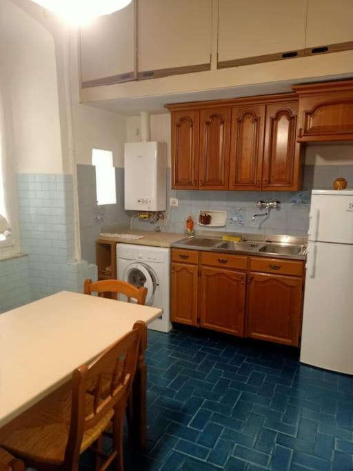 Appartamento Zona Centro Foce Генуа Екстериор снимка