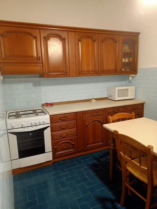 Appartamento Zona Centro Foce Генуа Екстериор снимка